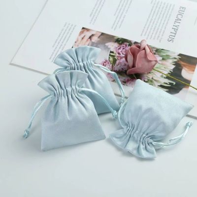 용납 OEM / ODM 보석 조직을위한 사용자 정의 밝은 푸른 벨벳 드래그링 가방